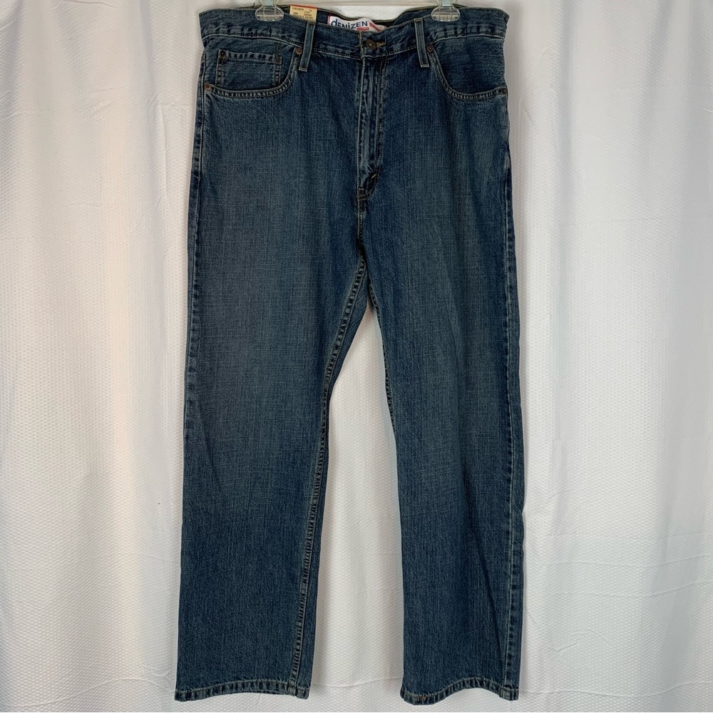 NWT men’s Denizen from Levi’s straight leg regular fit jeans size 38/30